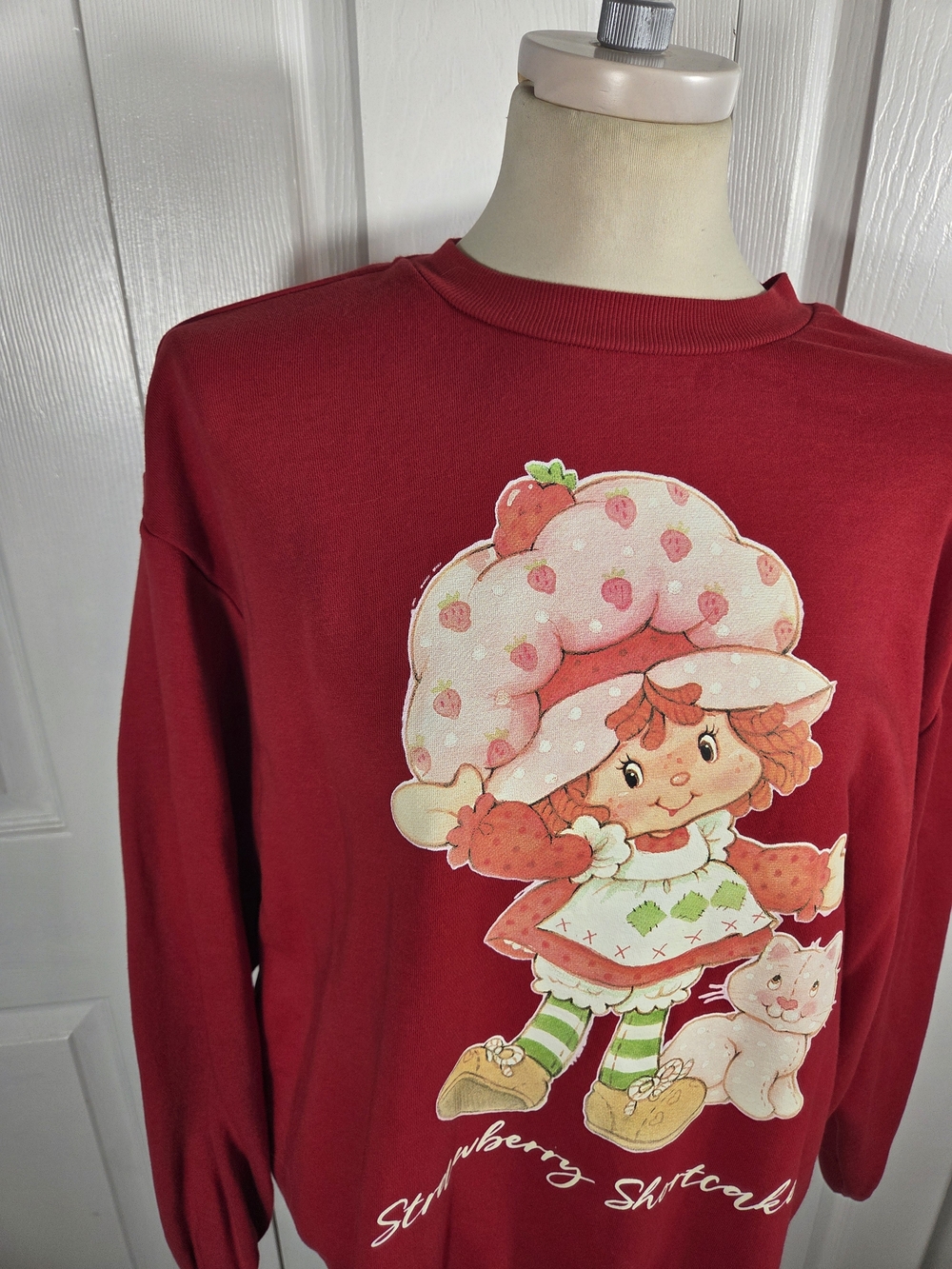 Strawberry Shortcake Graphic Sweatshirt Women’s Medium Y2K - Picture 7 of 10
